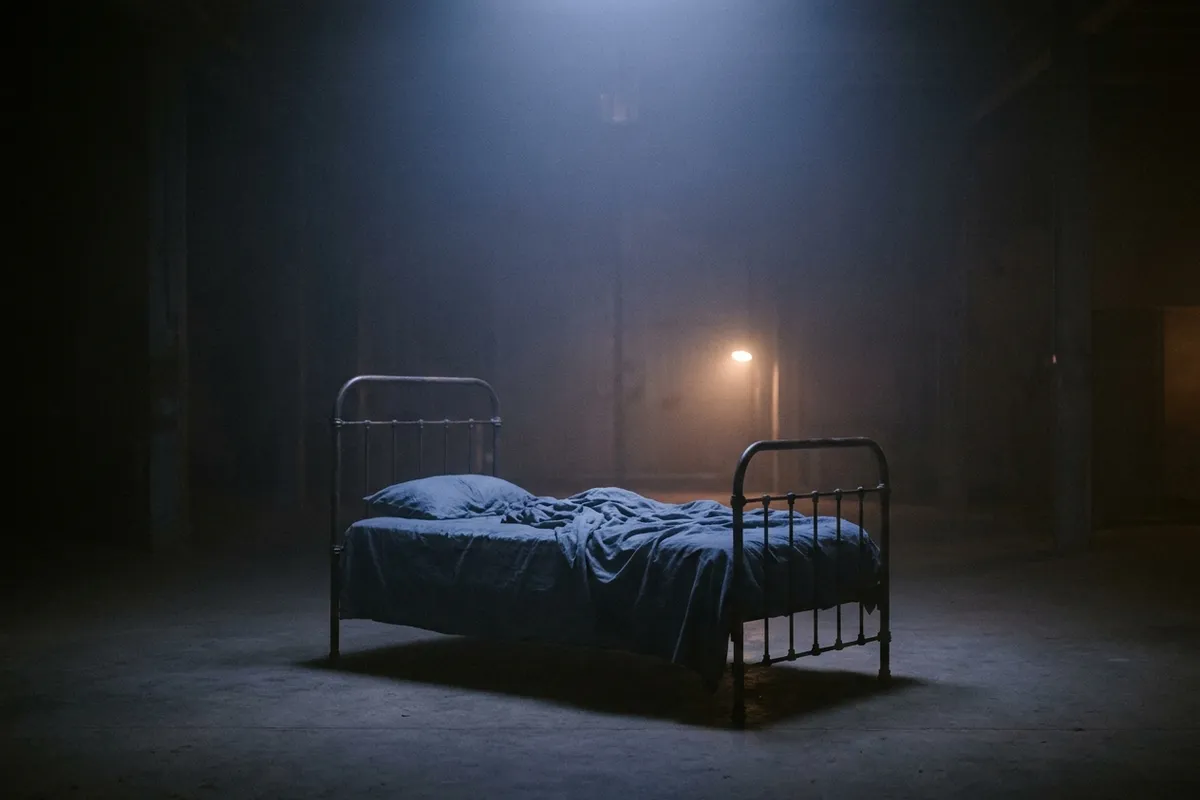 The bed as arena
