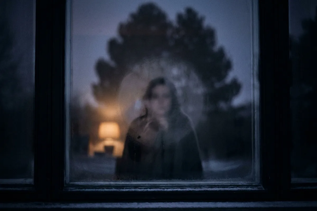 Breath halo on glass
